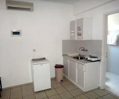 Maria Hotel Apartments & Studios 3*